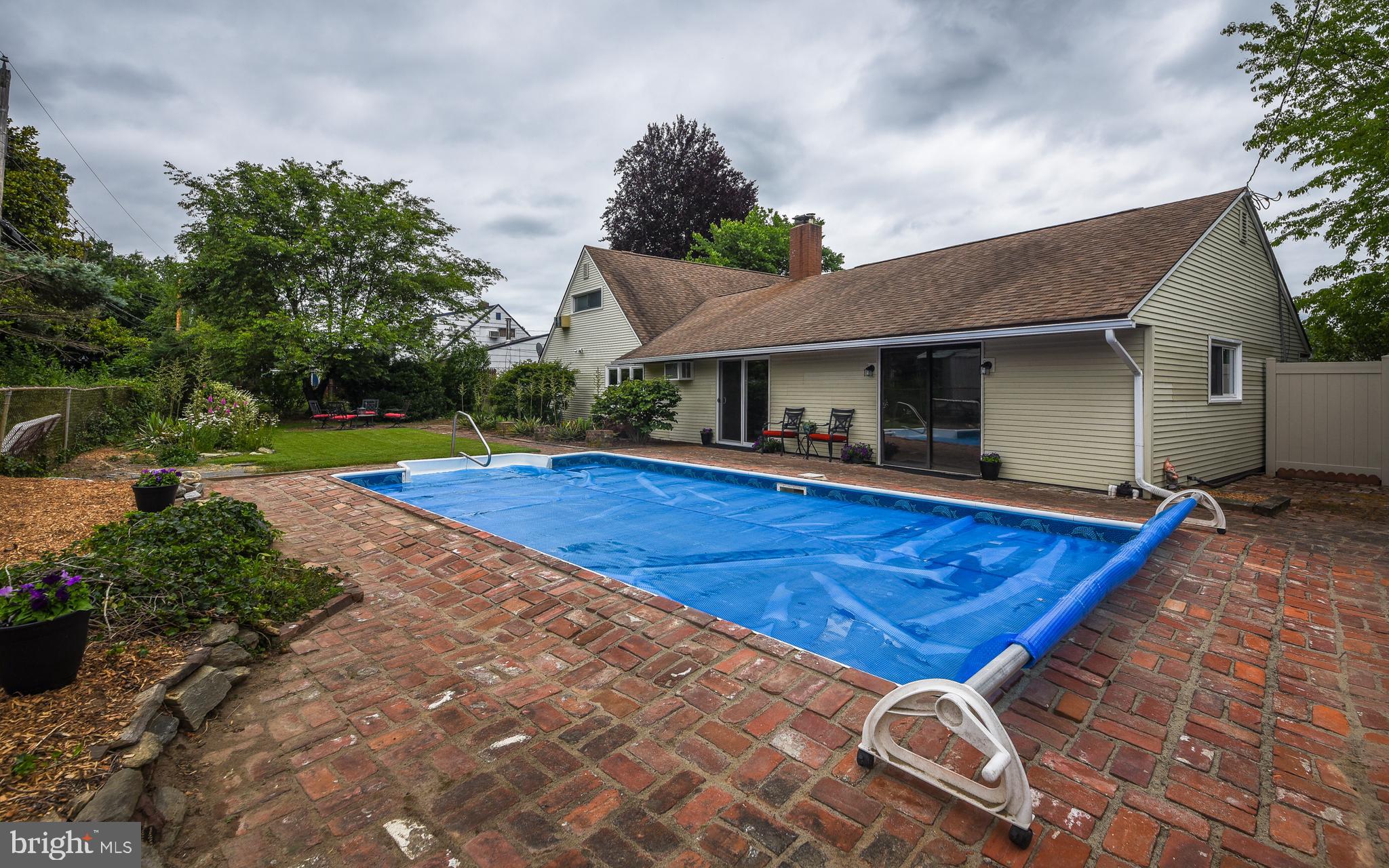 31 Silverbell Road Levittown, PA 19056 - Photo 2 of 44 Gallery Image 2