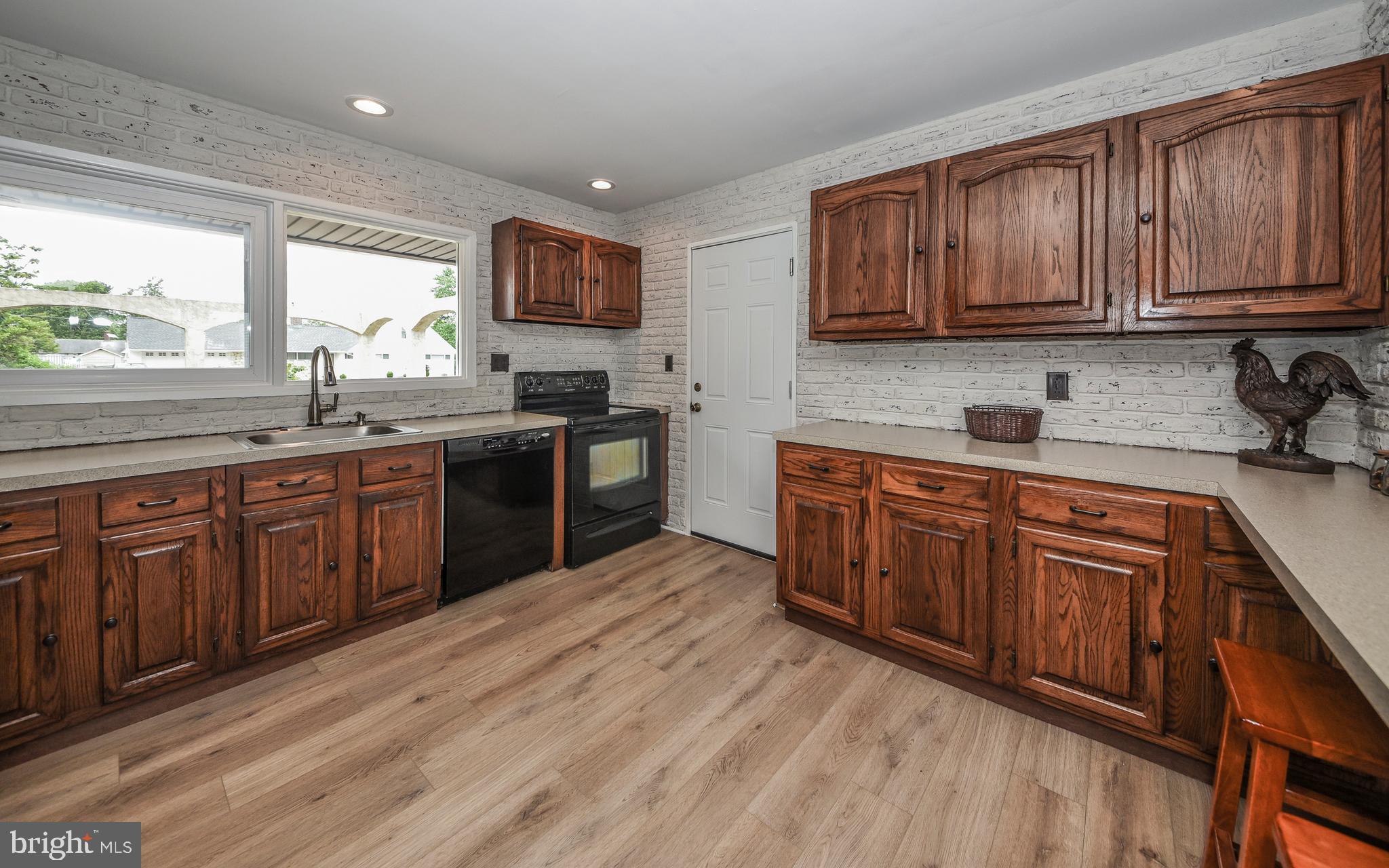 31 Silverbell Road Levittown, PA 19056 - Photo 17 of 44 Gallery Image 17