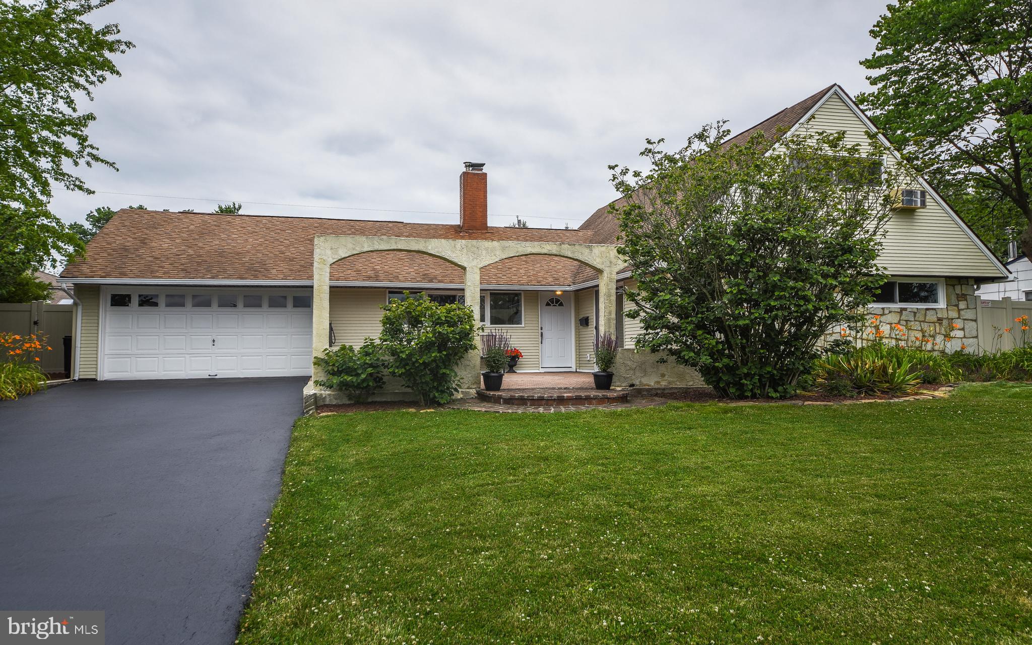 31 Silverbell Road Levittown, PA 19056 - Photo 3 of 44 Gallery Image 3