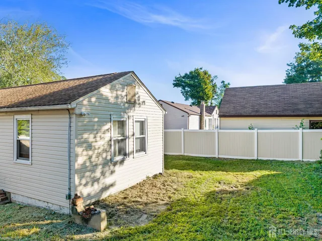 $299,999 | 250 Brookside Avenue, South Amboy, NJ 08879