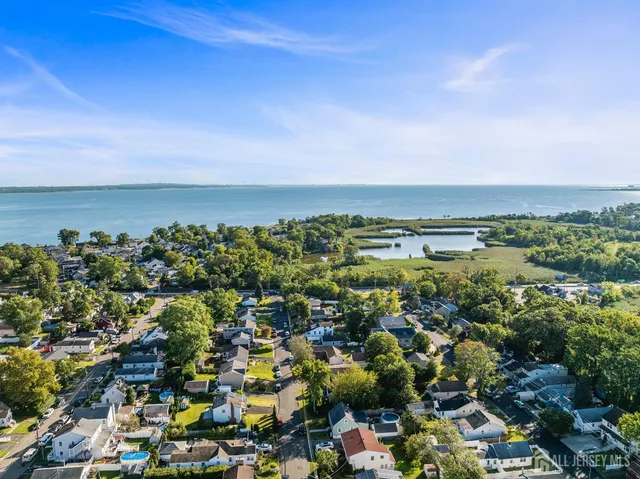 $299,999 | 250 Brookside Avenue, South Amboy, NJ 08879