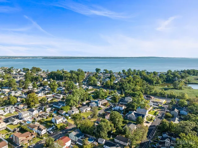 $299,999 | 250 Brookside Avenue, South Amboy, NJ 08879