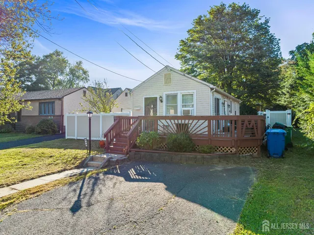 $299,999 | 250 Brookside Avenue, South Amboy, NJ 08879