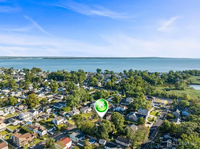 $299,999 | 250 Brookside Avenue, South Amboy, NJ 08879