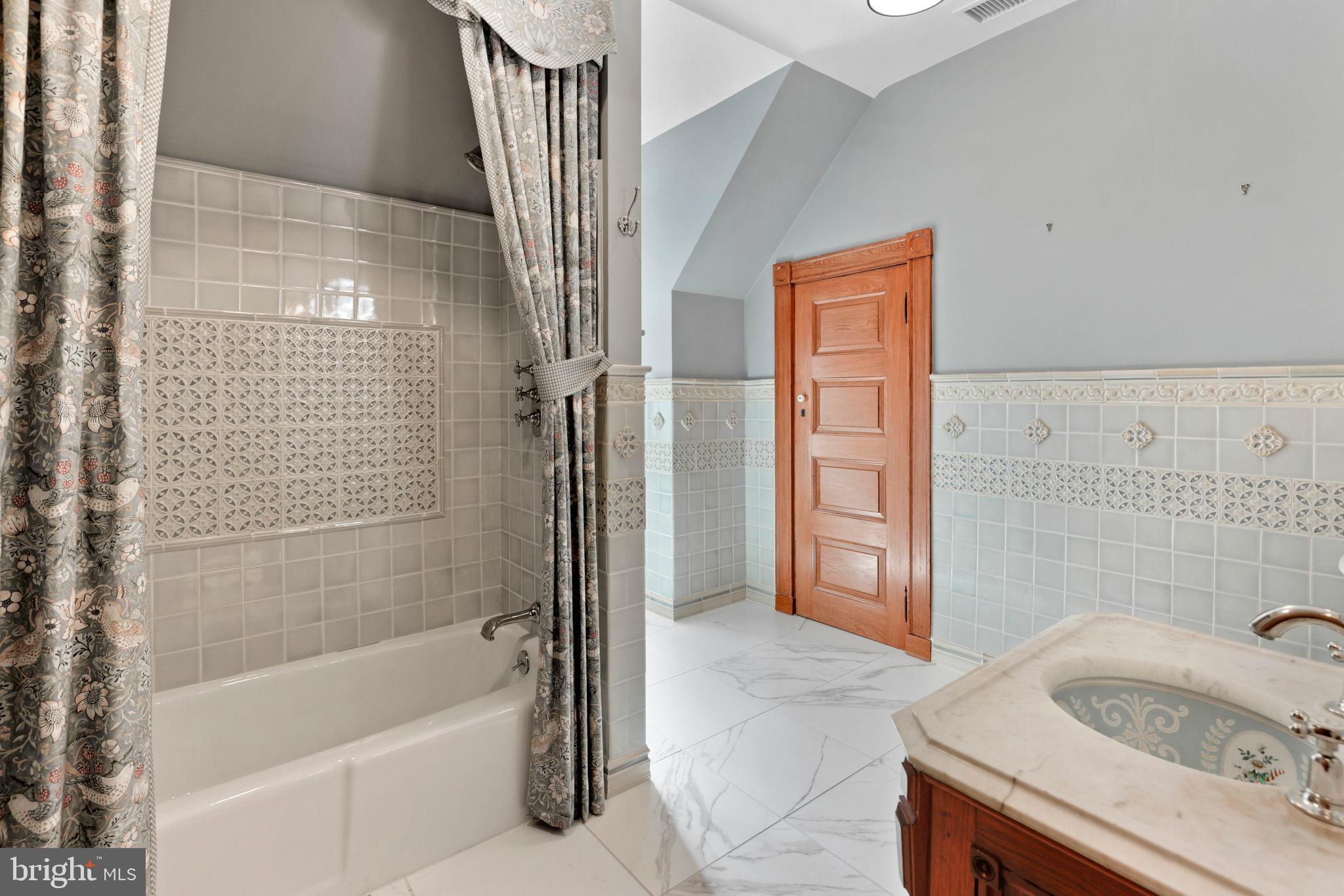 7309 Brightside Road Baltimore, MD 21212 - Photo 68 of 100 Hall Bath 2