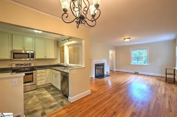 $3,250 | 10 Buist Avenue, Greenville, SC 29609