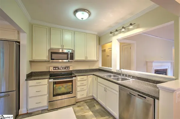 $3,250 | 10 Buist Avenue, Greenville, SC 29609