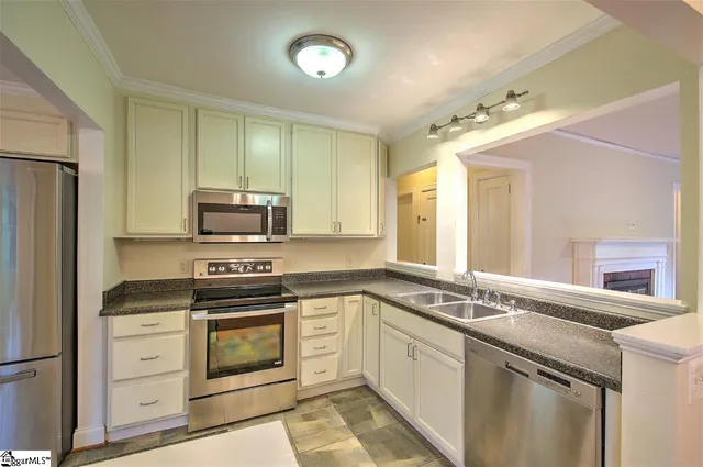 $3,250 | 10 Buist Avenue, Greenville, SC 29609