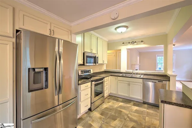 $3,250 | 10 Buist Avenue, Greenville, SC 29609