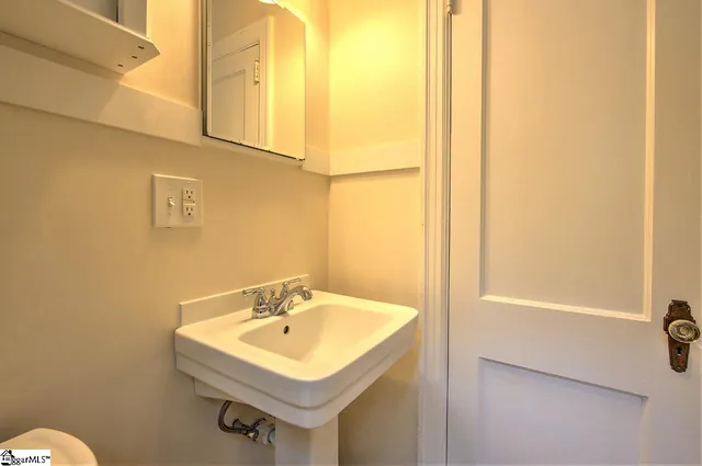 $3,250 | 10 Buist Avenue, Greenville, SC 29609