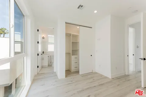 $3,208 | 1238 1/2 North Beachwood Drive, Los Angeles, CA 90038