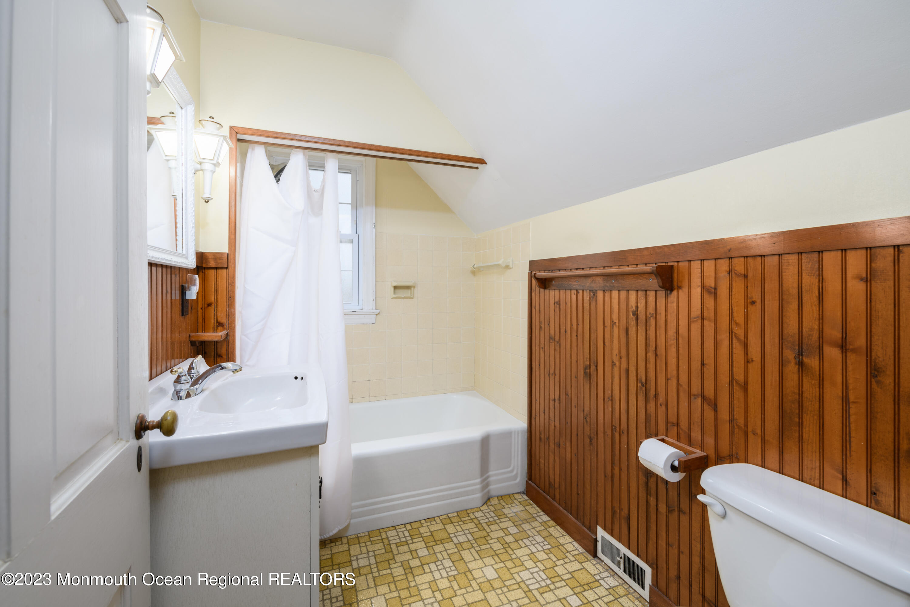 31 Hope Road Tinton Falls, NJ 07724 - Photo 24 of 38 Full Bath