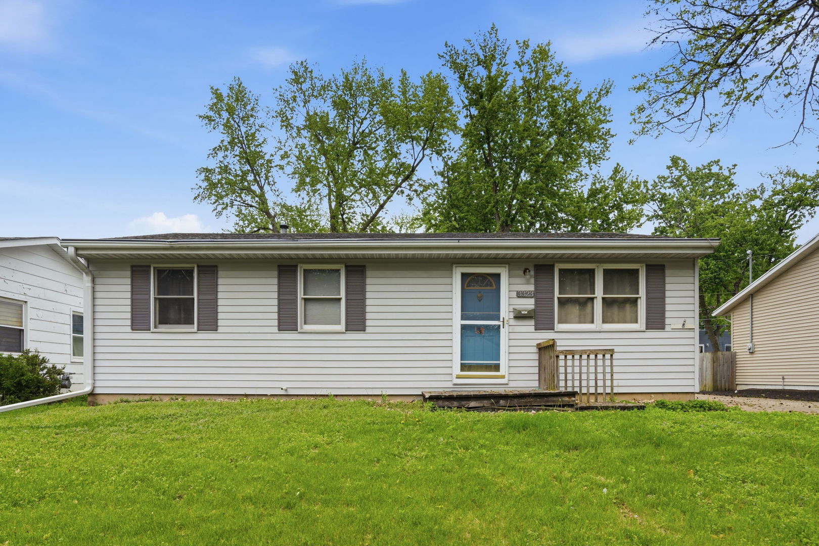 3323 Kimberly Downs Road Davenport, IA 52807 - Photo 1 of 21