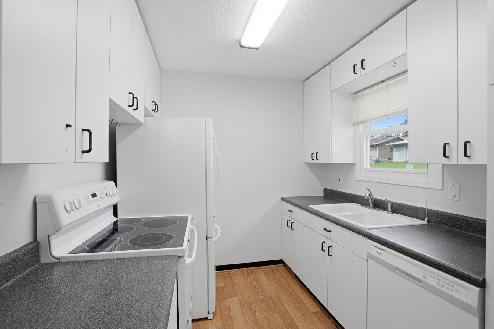 3323 Kimberly Downs Road Davenport, IA 52807 - Photo 11 of 21