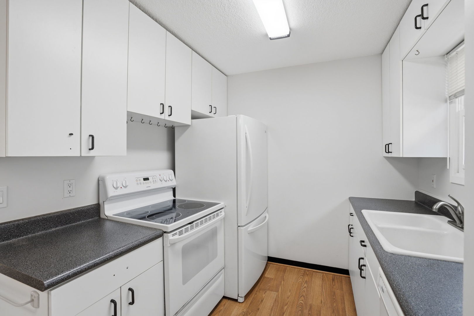 3323 Kimberly Downs Road Davenport, IA 52807 - Photo 13 of 21