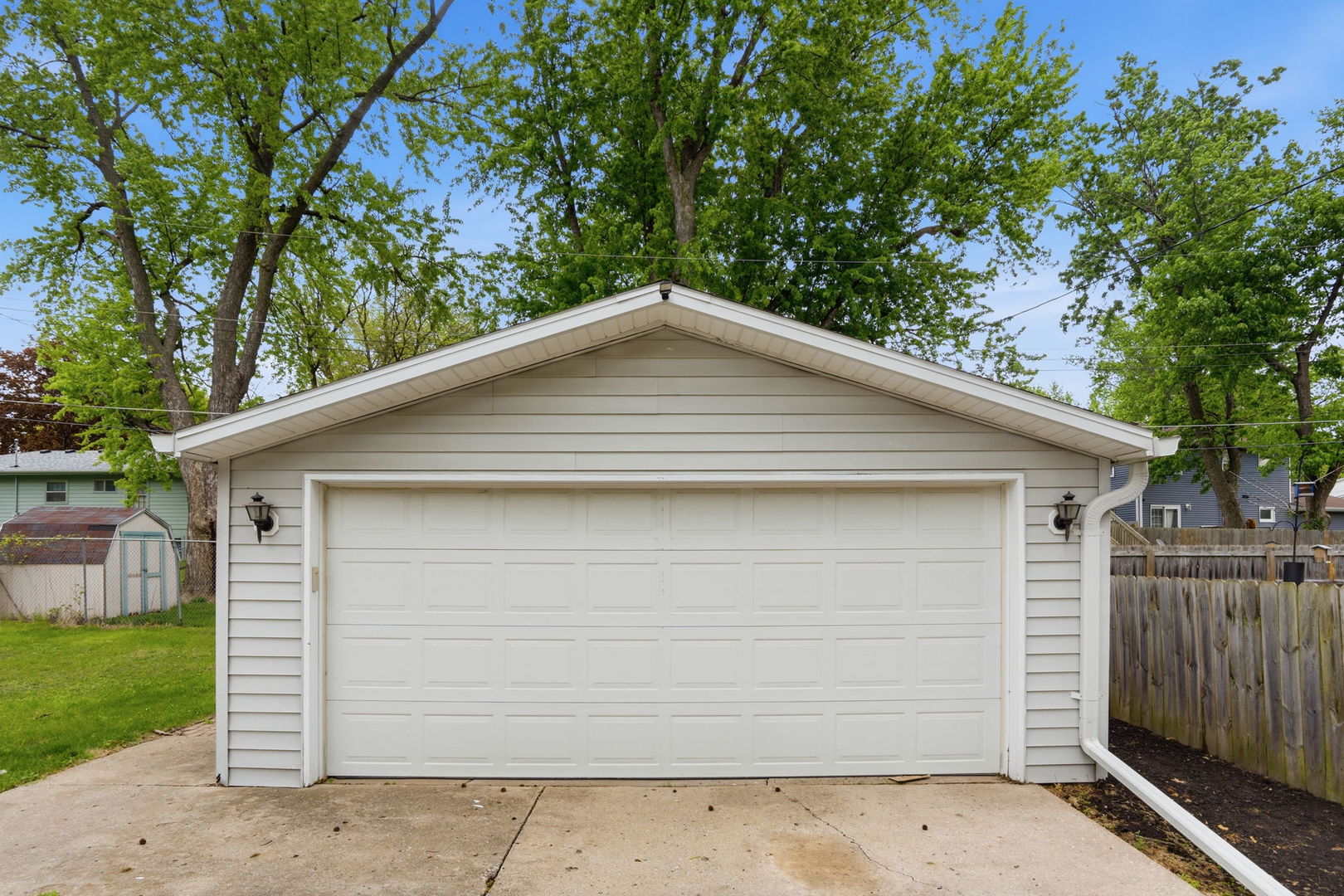 3323 Kimberly Downs Road Davenport, IA 52807 - Photo 4 of 21
