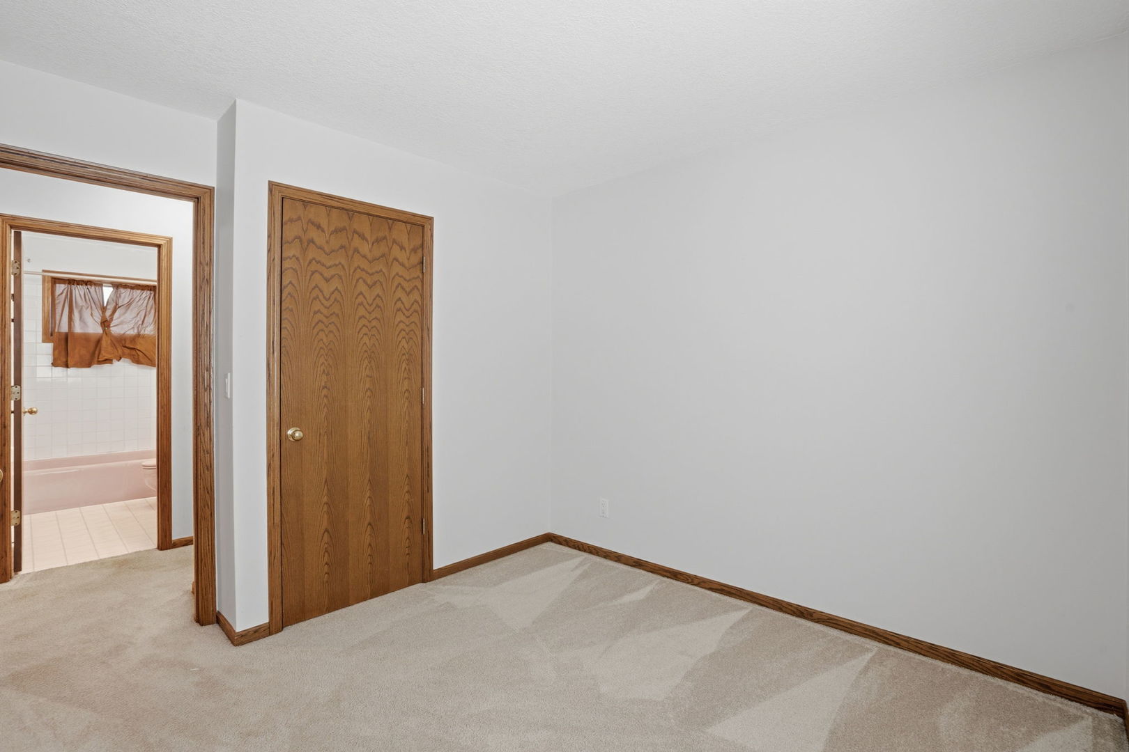 3323 Kimberly Downs Road Davenport, IA 52807 - Photo 7 of 21
