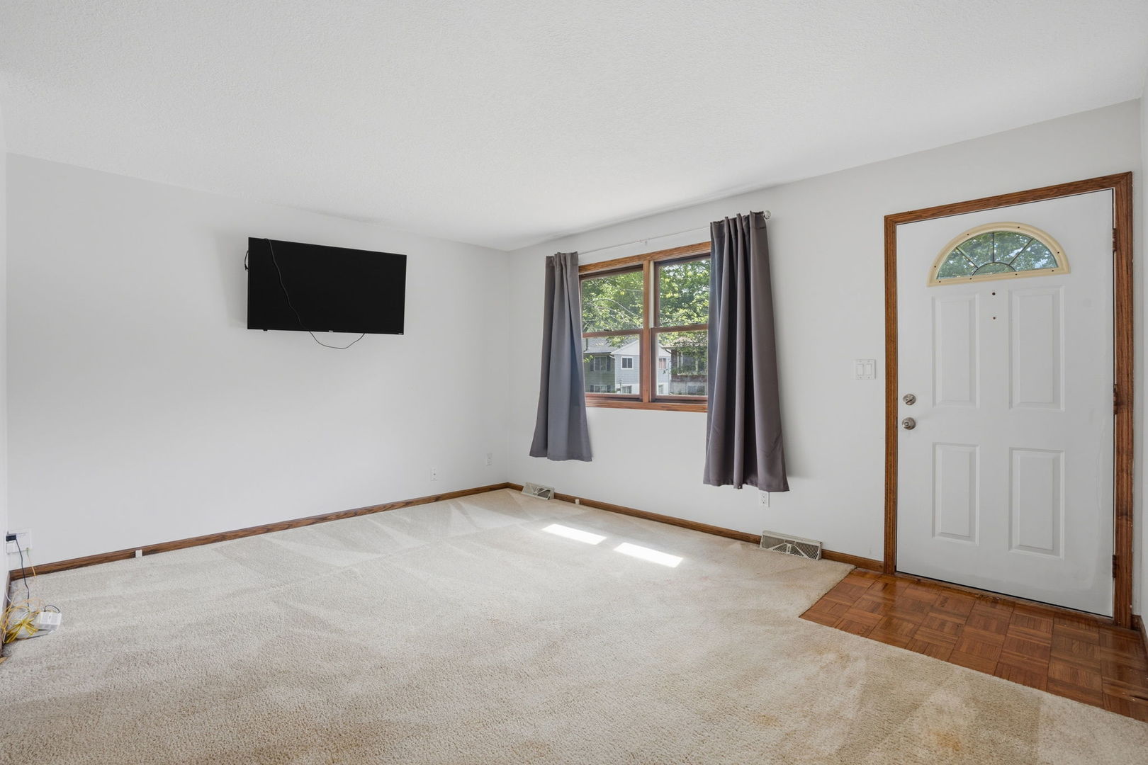 3323 Kimberly Downs Road Davenport, IA 52807 - Photo 8 of 21