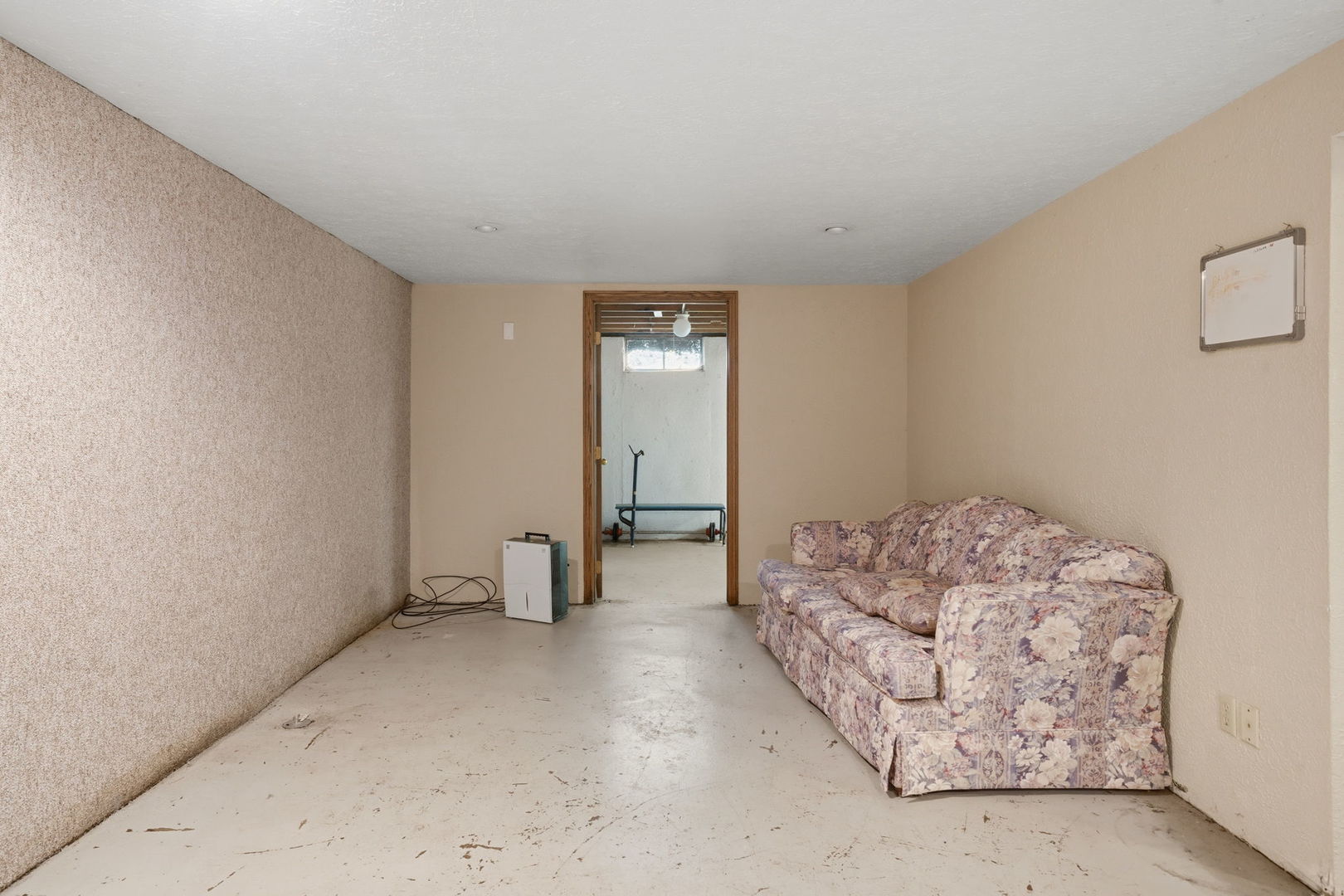 3323 Kimberly Downs Road Davenport, IA 52807 - Photo 9 of 21