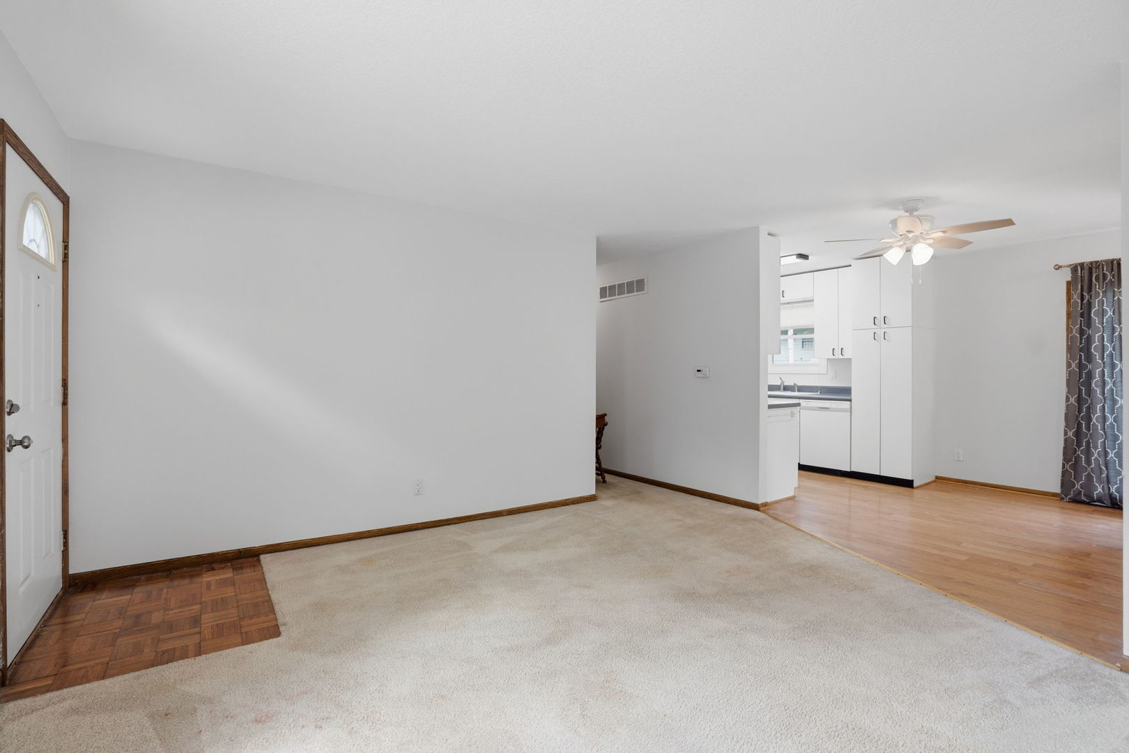 3323 Kimberly Downs Road Davenport, IA 52807 - Photo 10 of 21