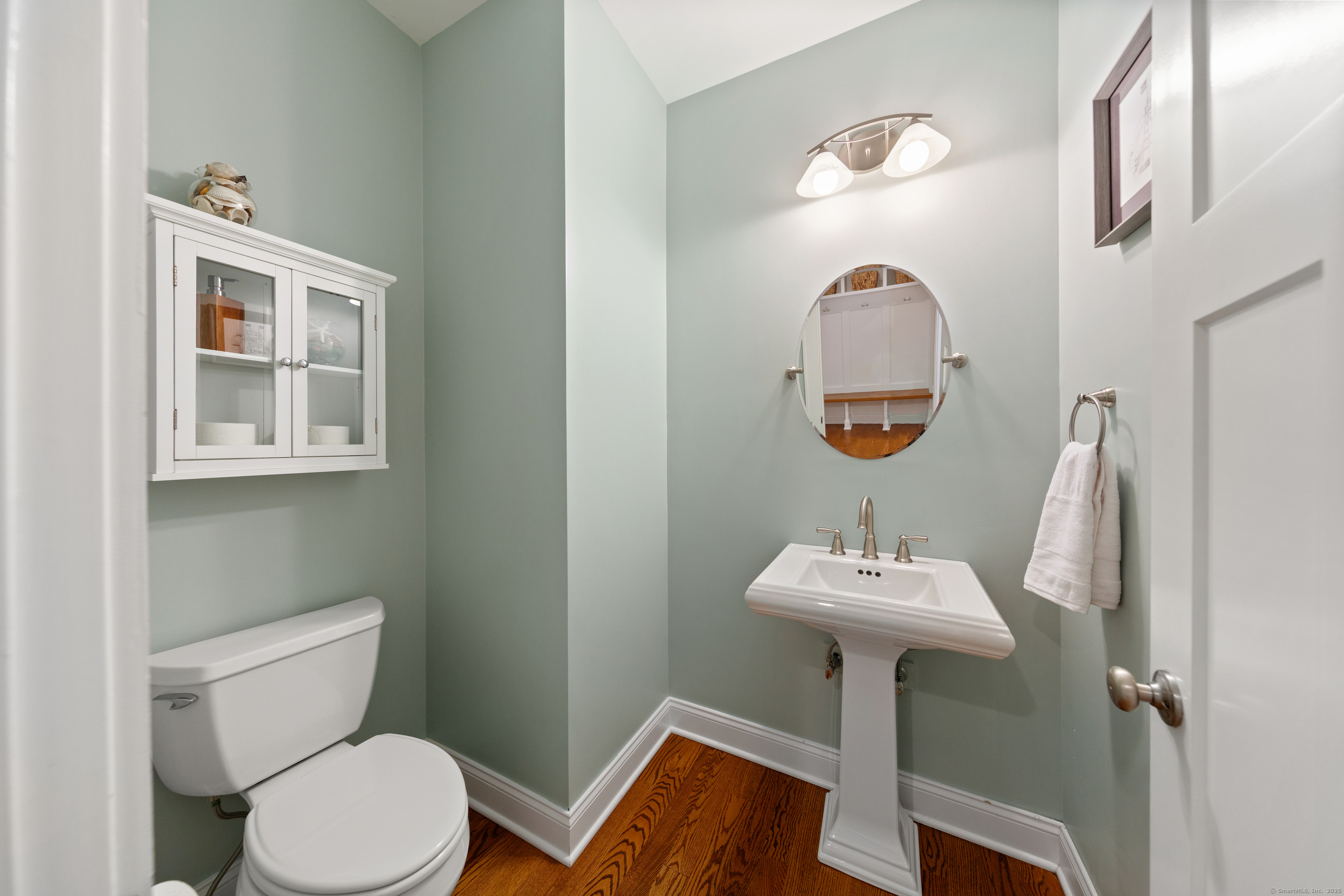 109 Jeniford Road Fairfield, CT 06824 - Photo 14 of 40 a bathroom with a toilet sink and mirror