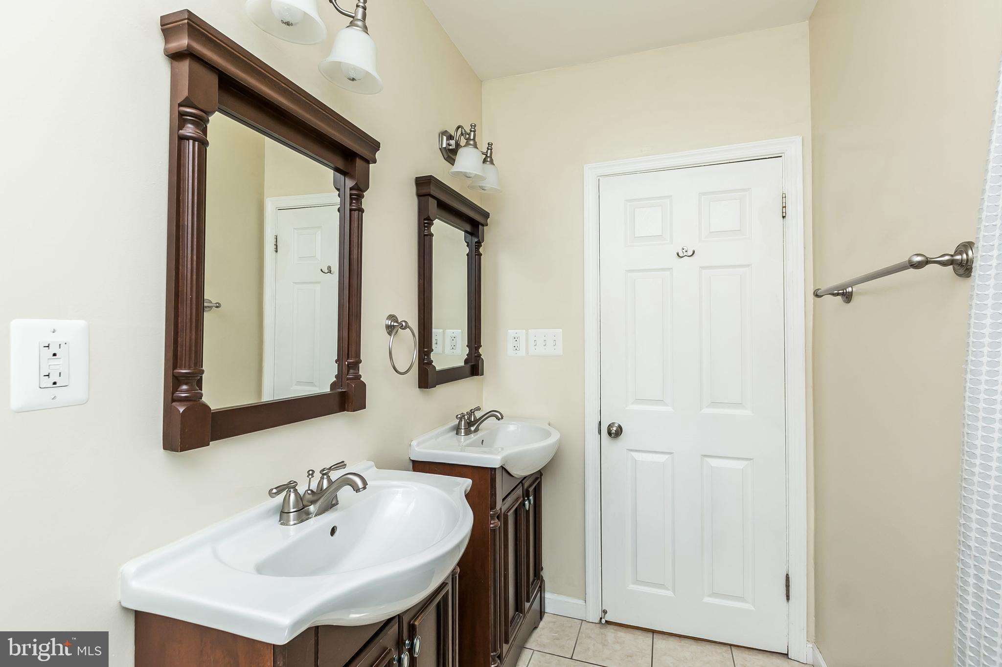 2900 Cub Hill Road Baltimore, MD 21234 - Photo 21 of 42 Main level full hall bath