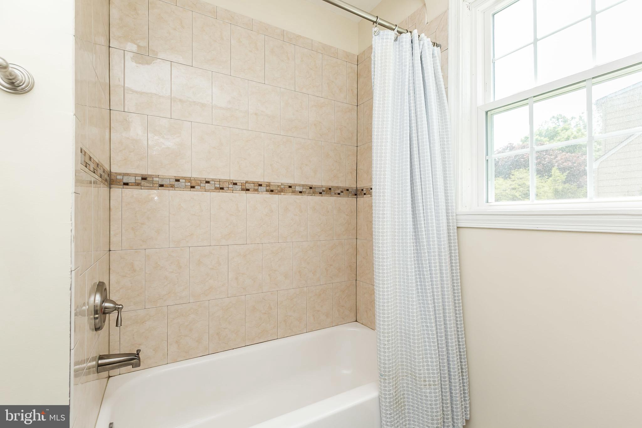 2900 Cub Hill Road Baltimore, MD 21234 - Photo 22 of 42 Main level full hall bath