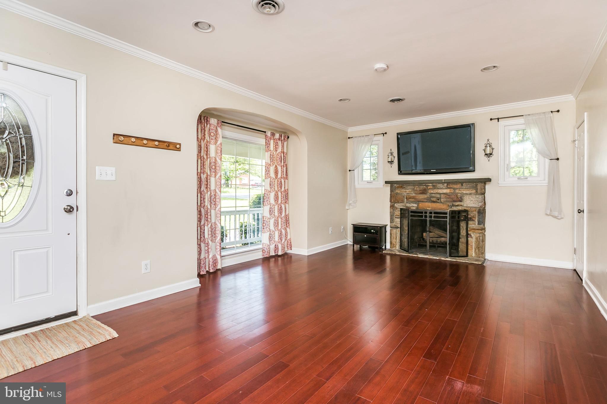 2900 Cub Hill Road Baltimore, MD 21234 - Photo 4 of 42 Living room