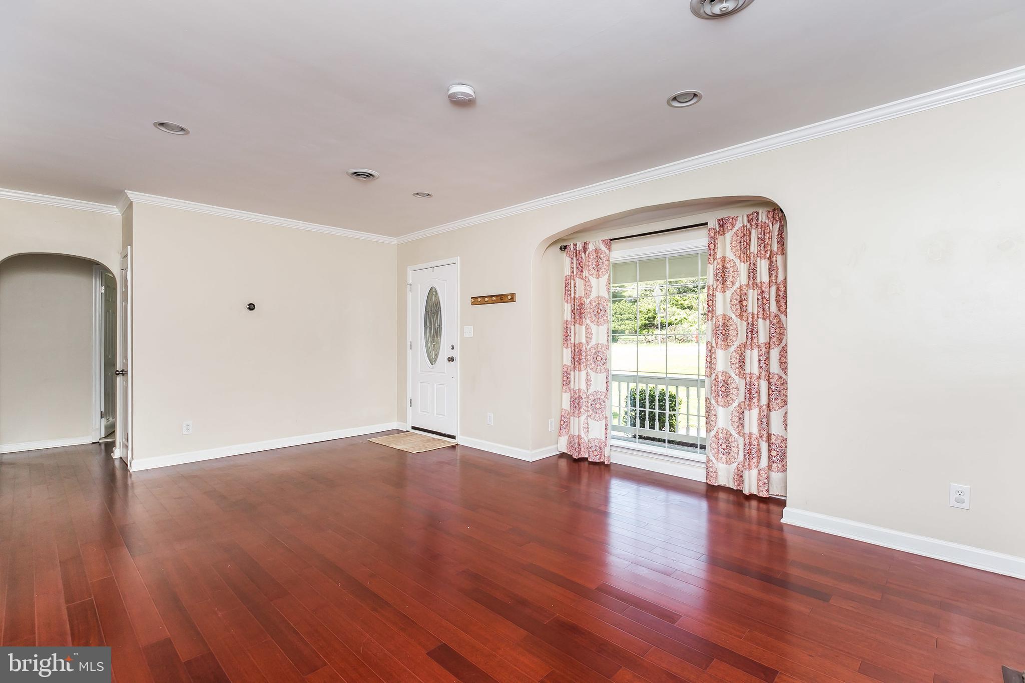 2900 Cub Hill Road Baltimore, MD 21234 - Photo 6 of 42 Living room
