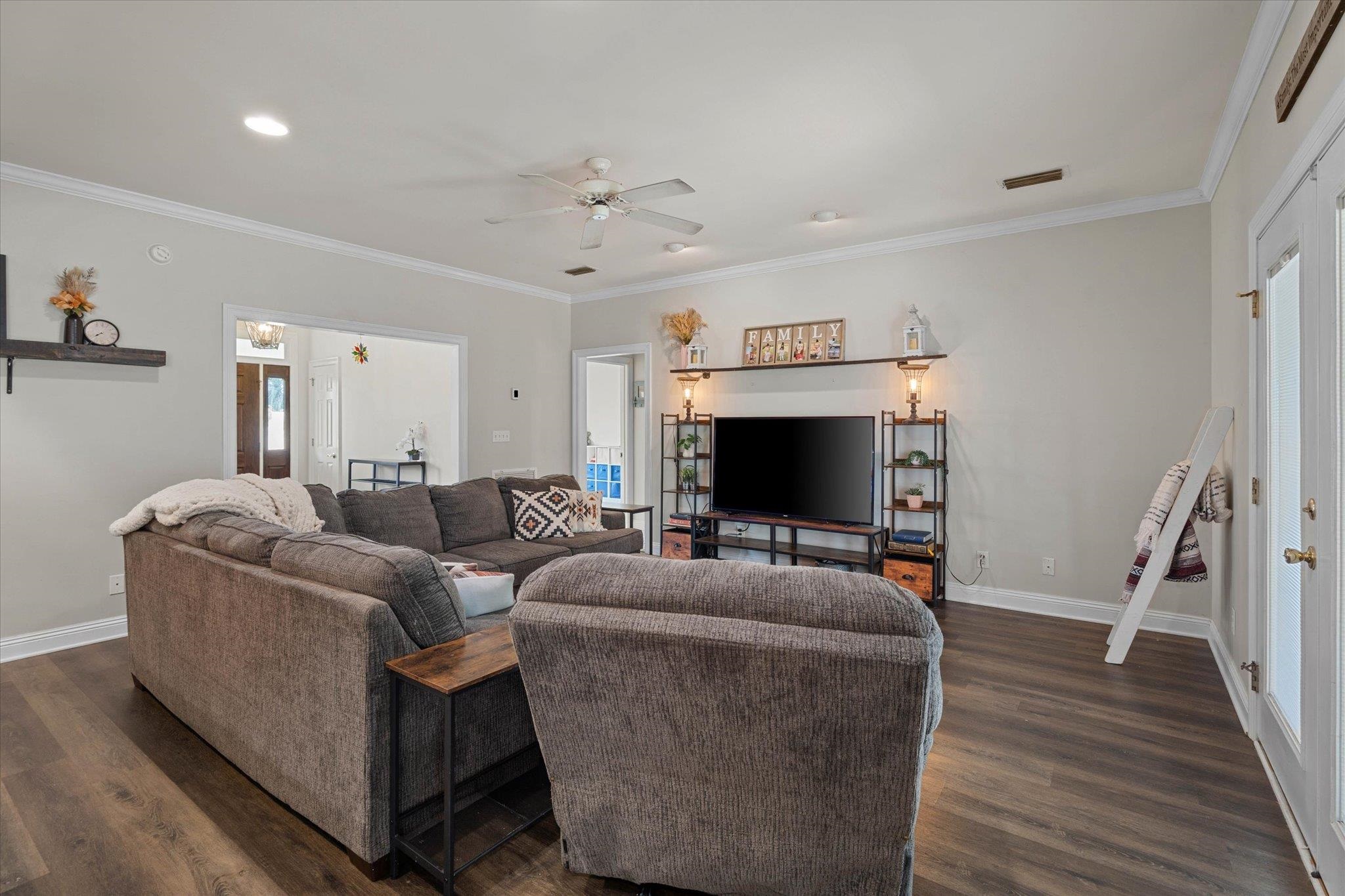 22760 Ridgewood Drive Robertsdale, AL 36567 - Photo 11 of 44 Living Room