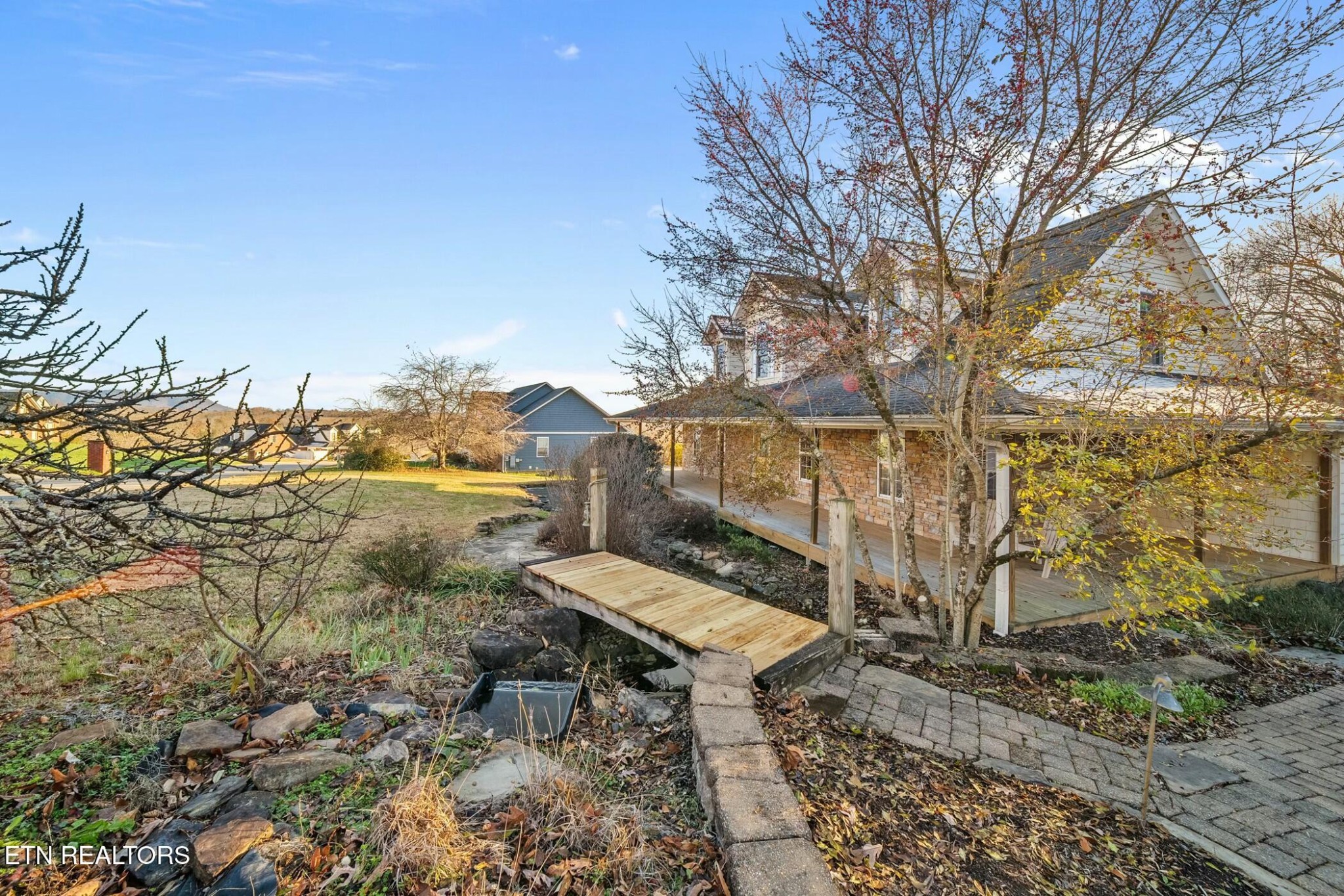 8345 Cliff Ridge Court Corryton, TN 37721 - Photo 4 of 54 a backyard of a house with table and chairs