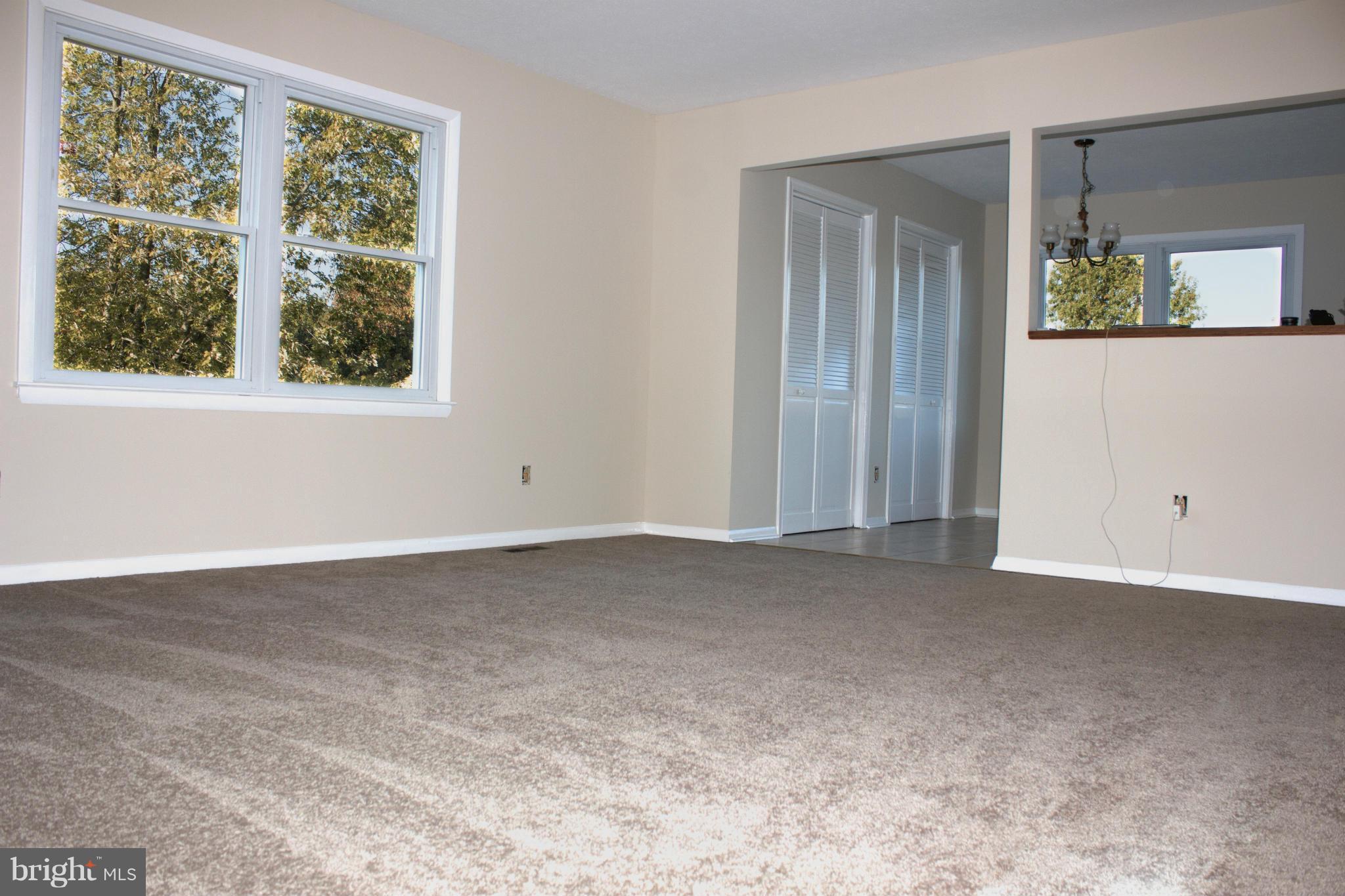 5132 Perry Road Mount Airy, MD 21771 - Photo 9 of 30 Living Room