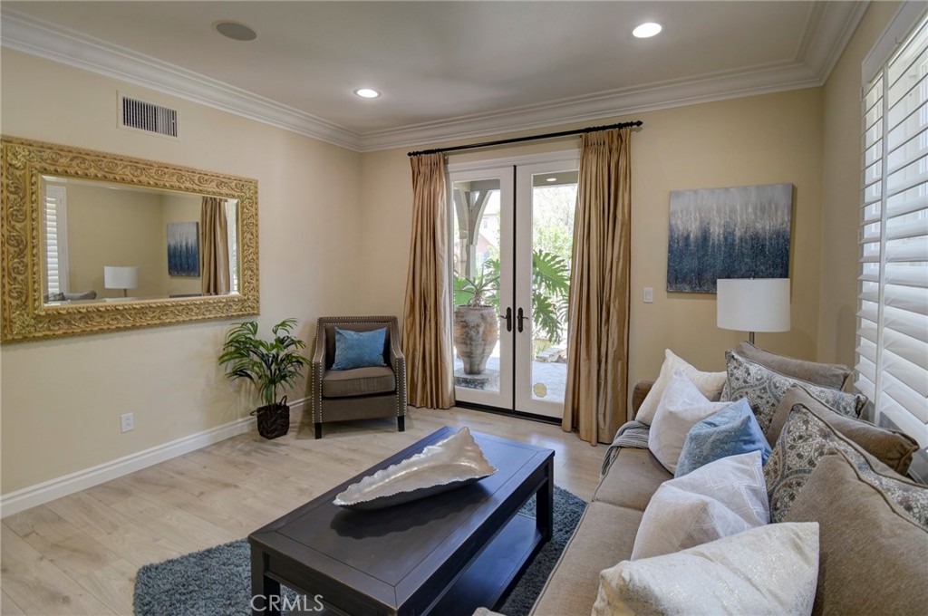 62 Gentry Irvine, CA 92620 - Photo 4 of 48 a living room with furniture and a potted plant
