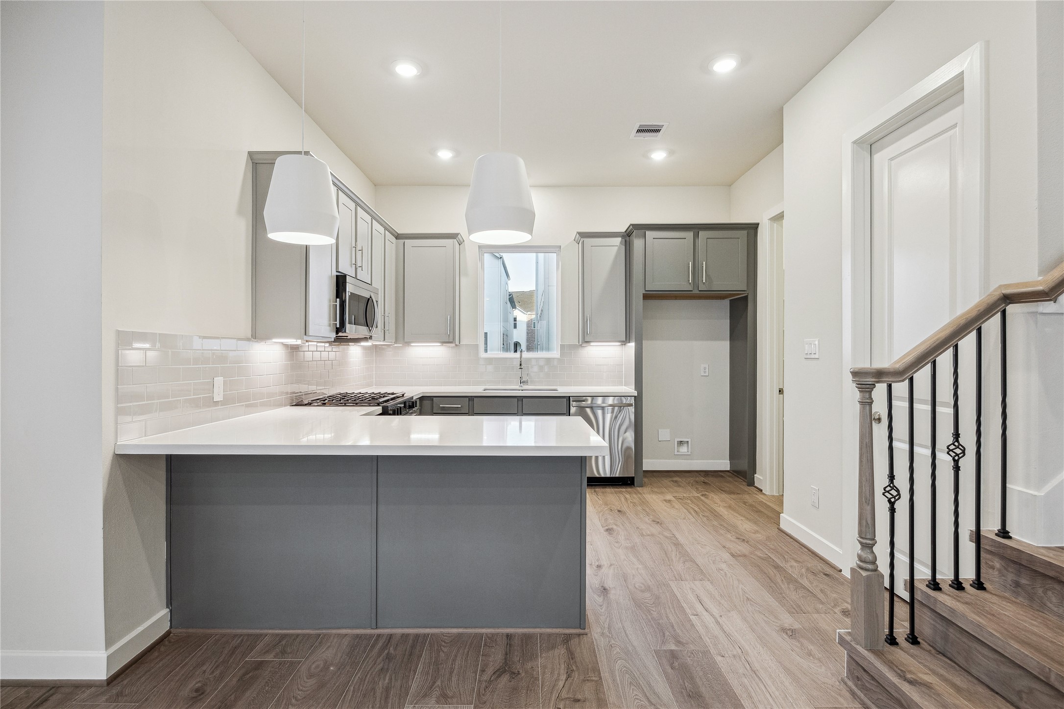 3075 Hicks Street Houston, TX 77007 - Photo 6 of 18 Representative photo. Layout and selections may vary.