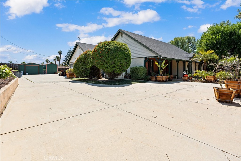 16872 Iris Avenue Riverside, CA 92504 - Photo 4 of 46