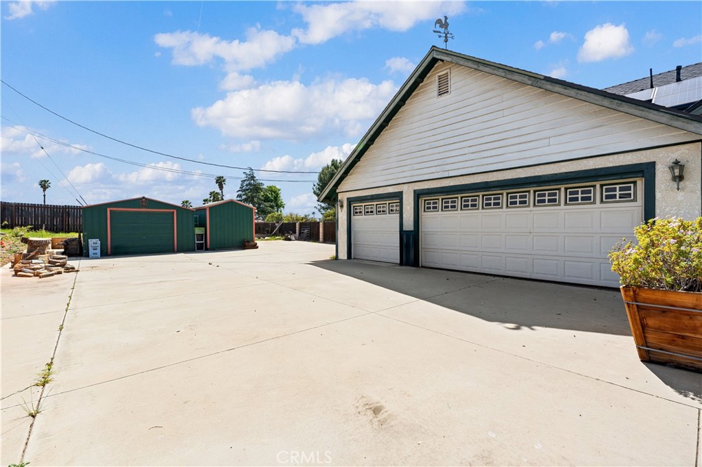 16872 Iris Avenue Riverside, CA 92504 - Photo 6 of 46