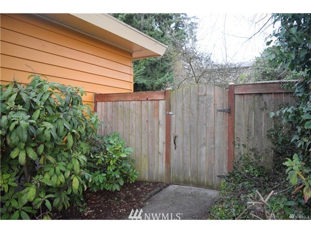 2000 Dayton Avenue Northeast Renton, WA 98056 - Photo 17 of 19 Gallery Image 17