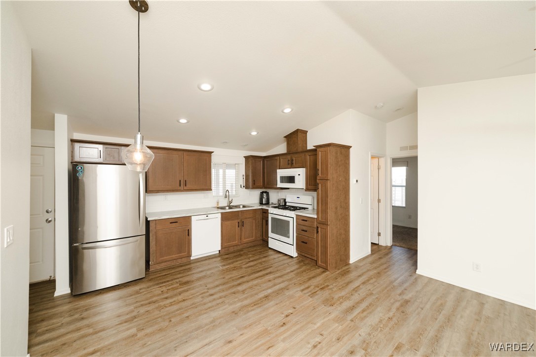 561 South La Osa Road Golden Valley, AZ 86413 - Photo 14 of 58 Kitchen