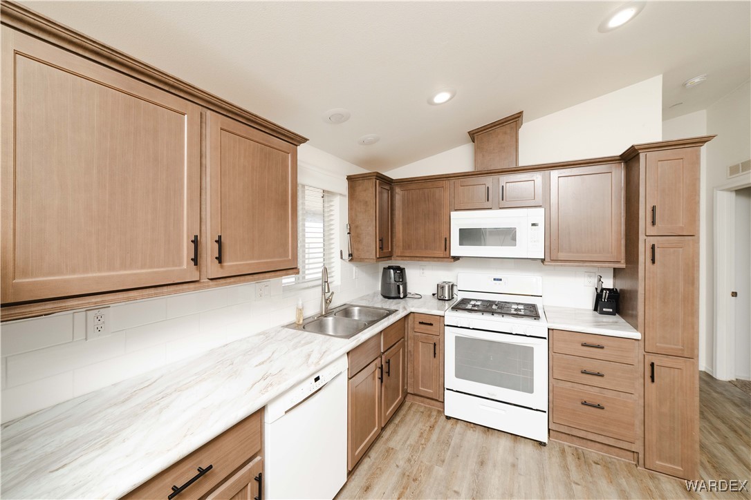 561 South La Osa Road Golden Valley, AZ 86413 - Photo 17 of 58 Kitchen