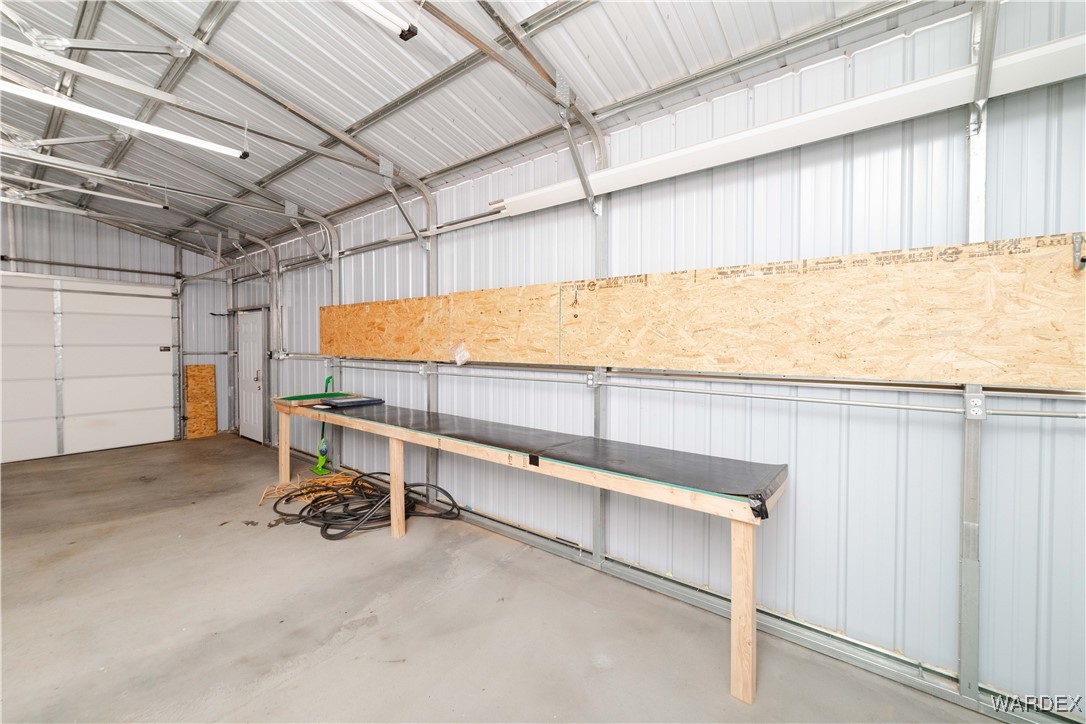 561 South La Osa Road Golden Valley, AZ 86413 - Photo 47 of 58 Garage