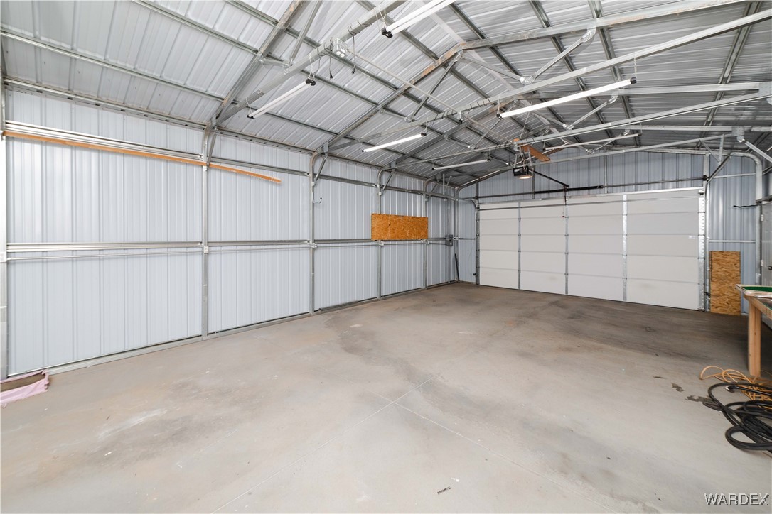 561 South La Osa Road Golden Valley, AZ 86413 - Photo 48 of 58 Garage