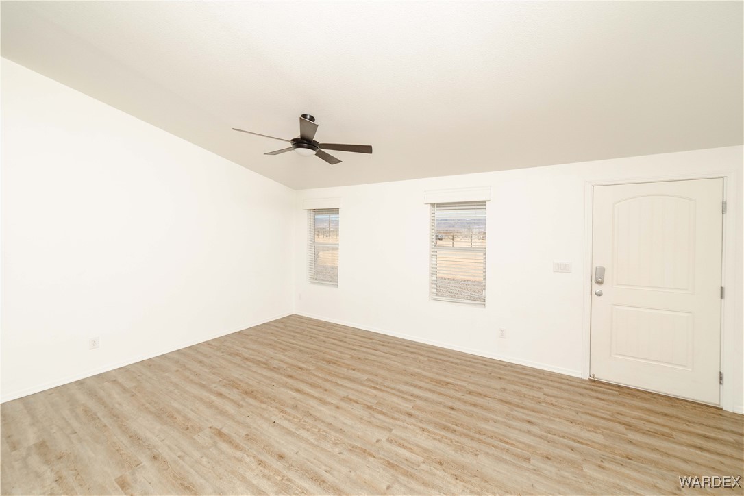 561 South La Osa Road Golden Valley, AZ 86413 - Photo 10 of 58 Living Room