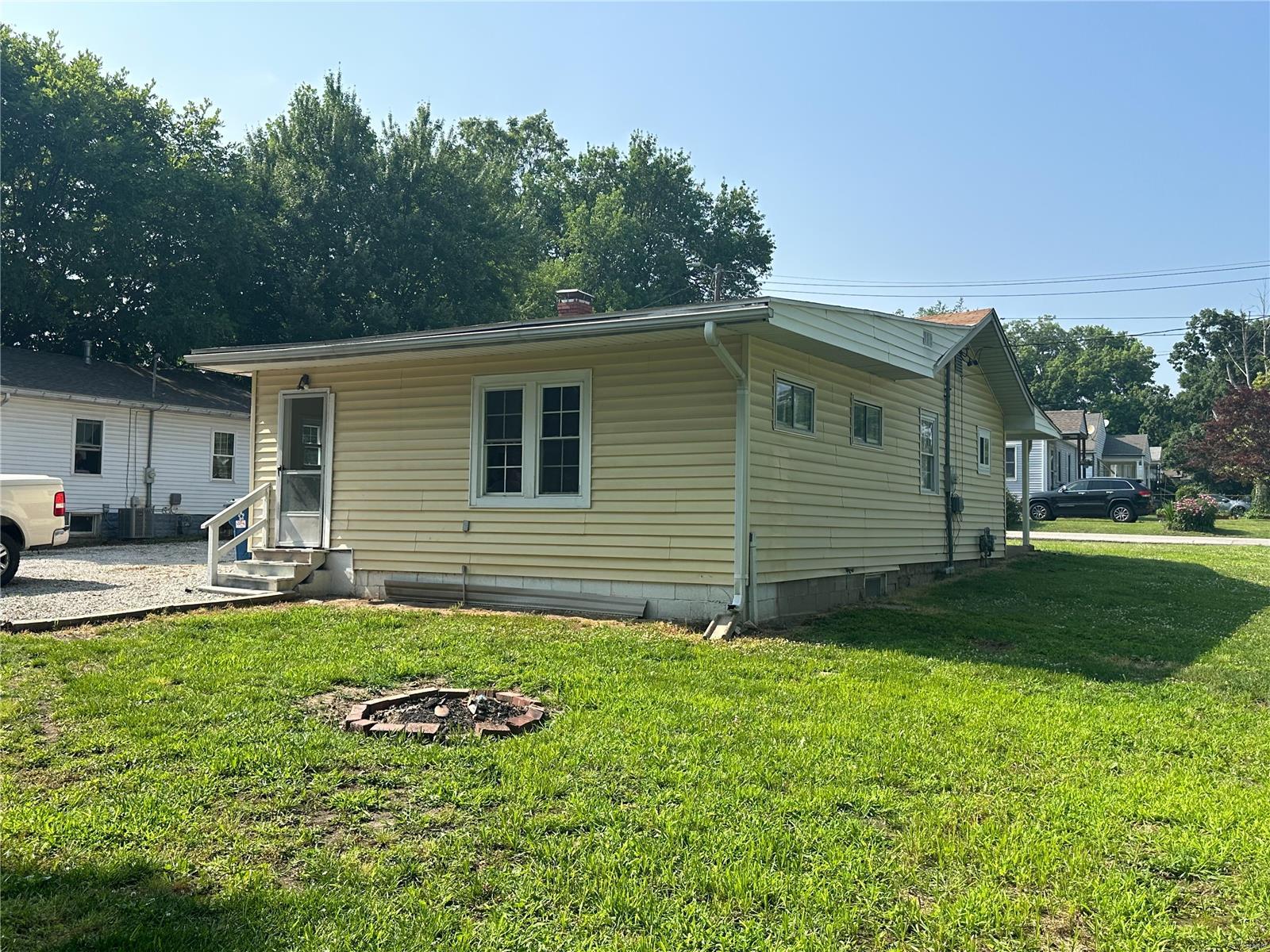 608 Porter Street Alton, IL 62002 - Photo 2 of 18