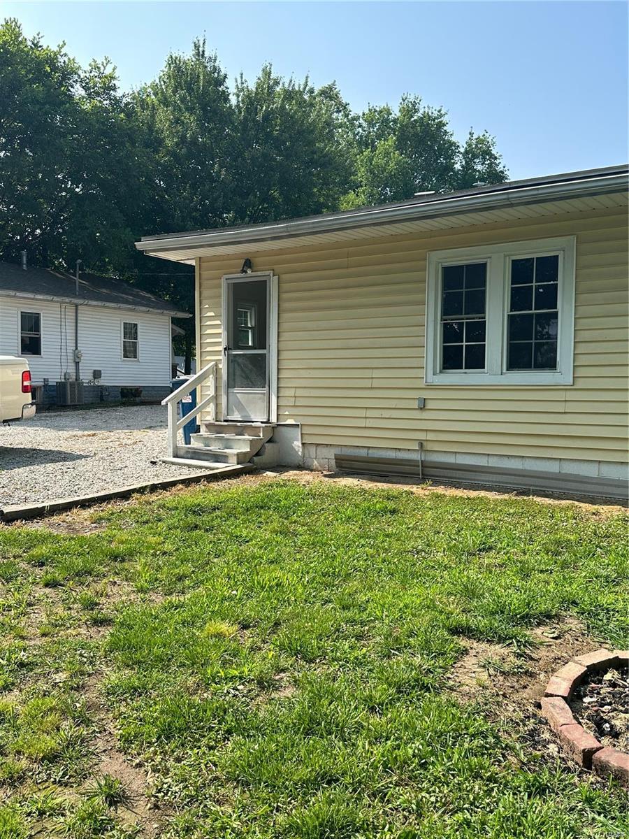 608 Porter Street Alton, IL 62002 - Photo 3 of 18