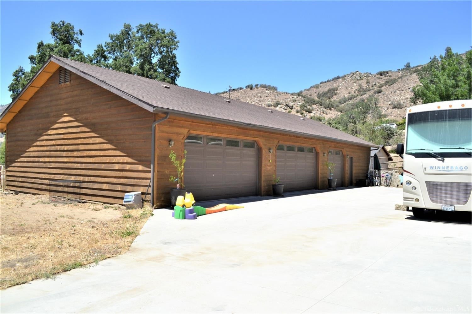 26471 Bear Valley Road Tehachapi, CA 93561 - Photo 2 of 52 Gallery Image 2