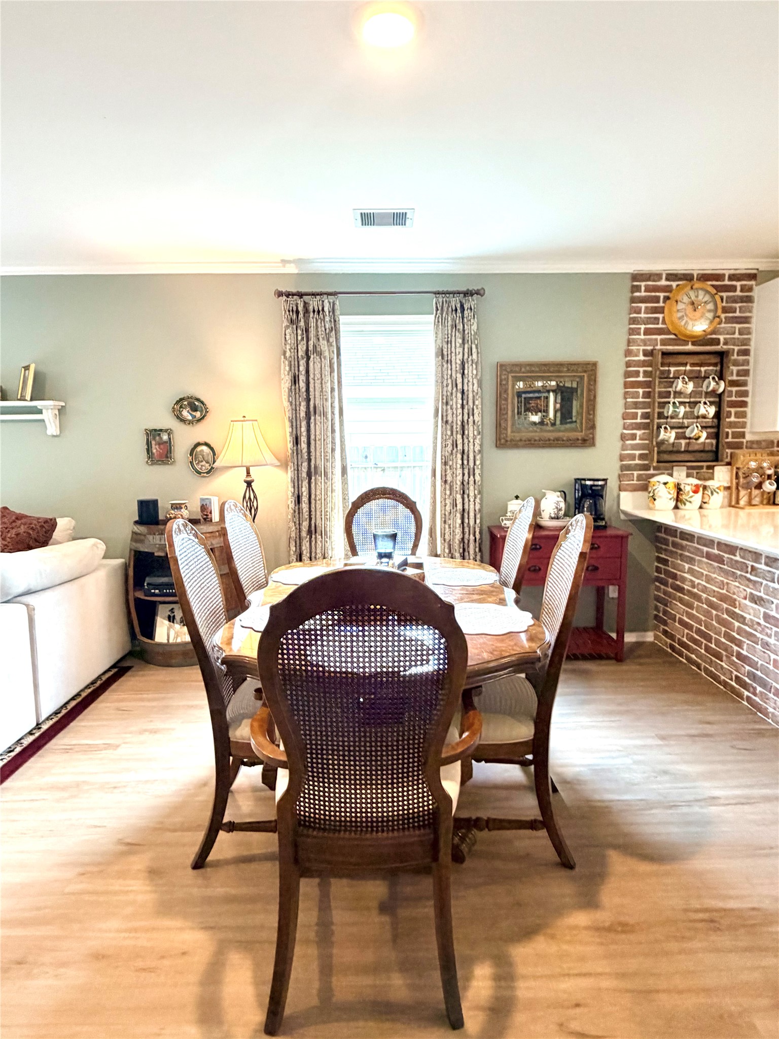 532 Flower Reed Court Magnolia, TX 77354 - Photo 12 of 43 This space has plenty of room to host family and friends!