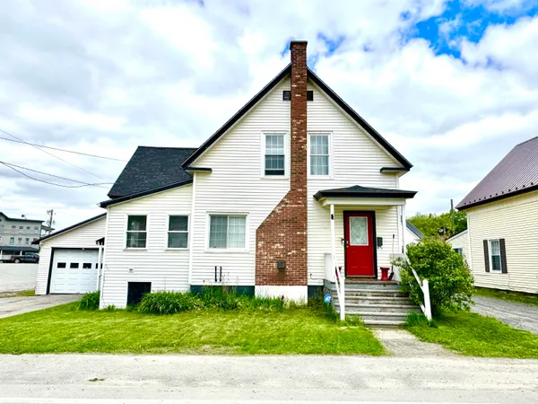 $195,000 | 15 Park Street, Colebrook, NH 03576