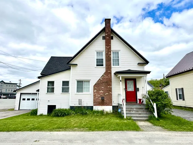 $195,000 | 15 Park Street, Colebrook, NH 03576