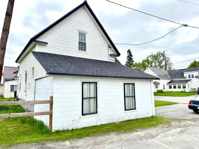 $195,000 | 15 Park Street, Colebrook, NH 03576