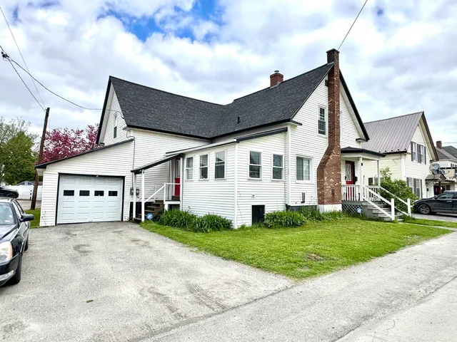 $195,000 | 15 Park Street, Colebrook, NH 03576